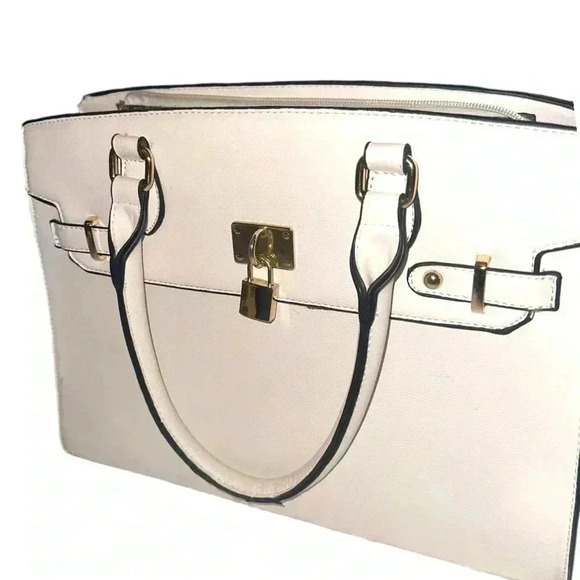 Structured Shoulder Bag. Very pretty! - Picture 7 of 14